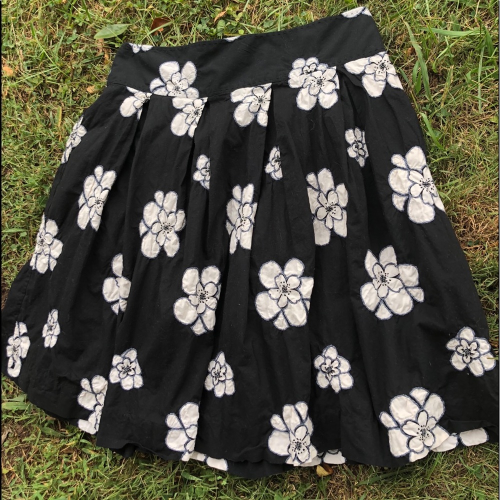 GAP flowered Skirt ❤️ - Picture 2 of 3